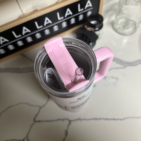 Gorgeous NWT Stanley 40oz Flowstate H20 Tumbler
Watercolor in Tulle (Pink) - Picture 10 of 11